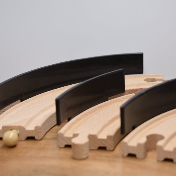 7" and 4" Brio Accessories Curved Fenced Tracks Toys Train Scene Wooden Railway - Picture 8 of 8